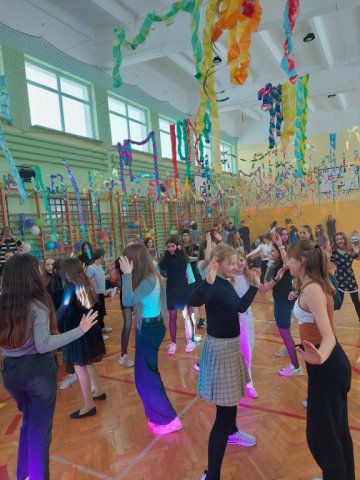 b_1024_768_0_00_images_2023_2024_WYDARZENIA_Choinka_419921483_840370427890907_4636074579541185781_n